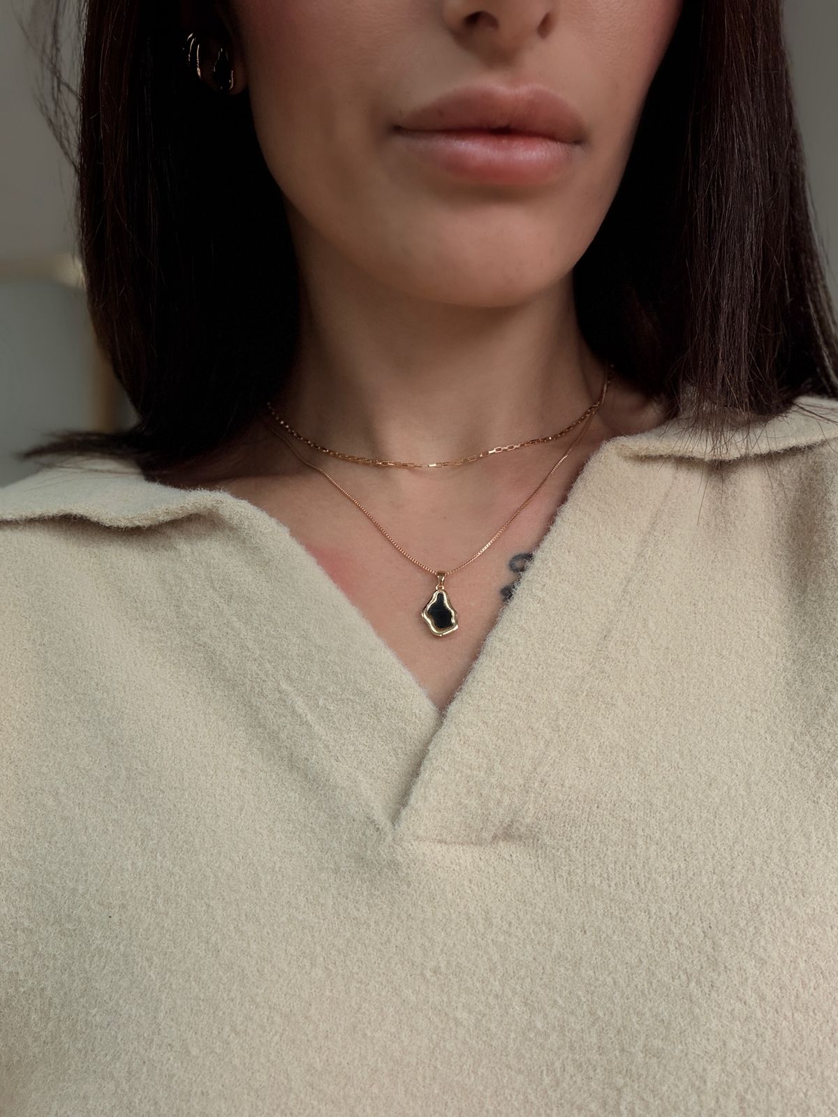 CONJUNTO ORGANICO BRINCO E COLAR PRETO